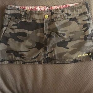 Billabong camo skirt, size 10, like new.
